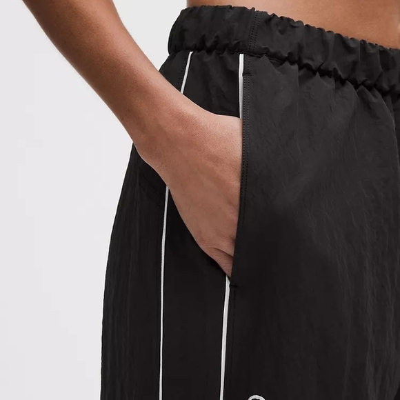 NWT Lululemon Crinkle Nylon Mid-Rise Track Pant
Wordmark - Picture 4 of 8